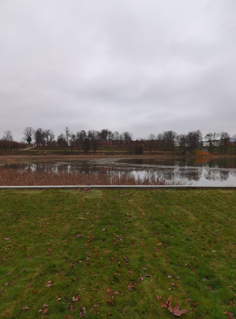 Monument of releasers in Radio Park rephoto