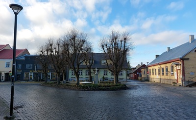 Värvifoto. Vaade Rootsiturule. Haapsalu. 2000. rephoto