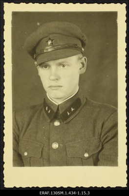 Kuusk, Jaak Jaani p. (sünd. 1888, 1919-1940 politseinik) uurimistoimikusse lisatud foto nõukogude armee mundris noormehest.  duplicate photo