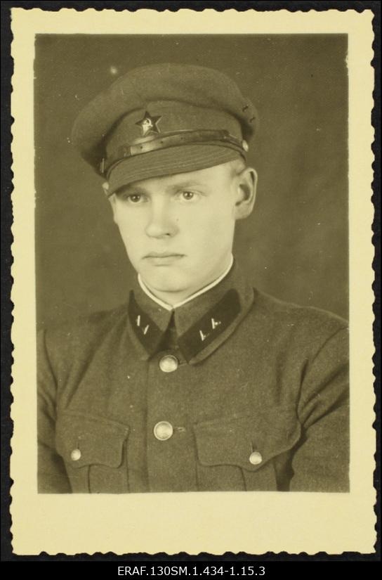 Kuusk, Jaak Jaani p. (sünd. 1888, 1919-1940 politseinik) uurimistoimikusse lisatud foto nõukogude armee mundris noormehest.