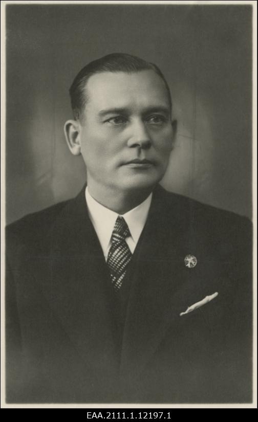 Aadu Tillisoo (kuni 1935 Adalbert Tillisson), Eesti politseinik ja  Tartu-Valga kriminaalkomissar ning seltskonnategelane, portreefoto