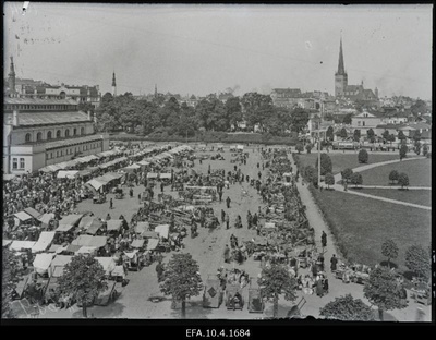 Vaade Tallinna turule.  similar photo