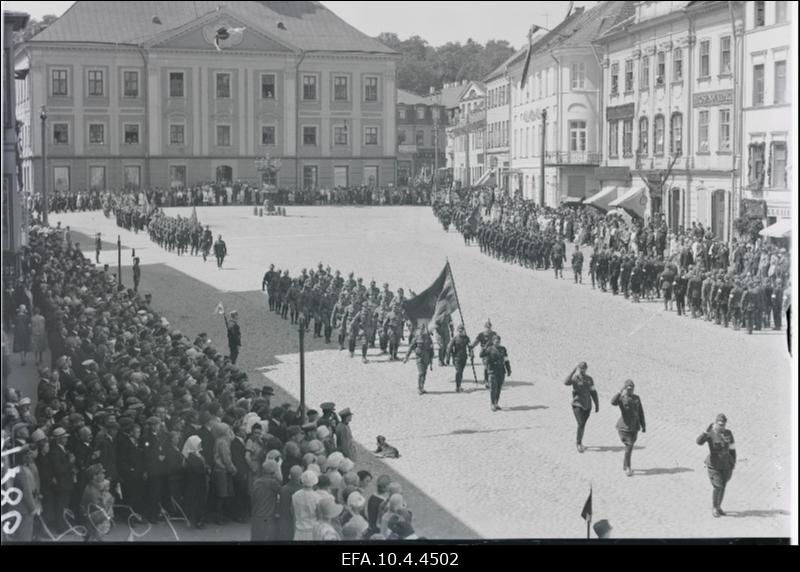 Kaitseliitlaste paraad Tartus.