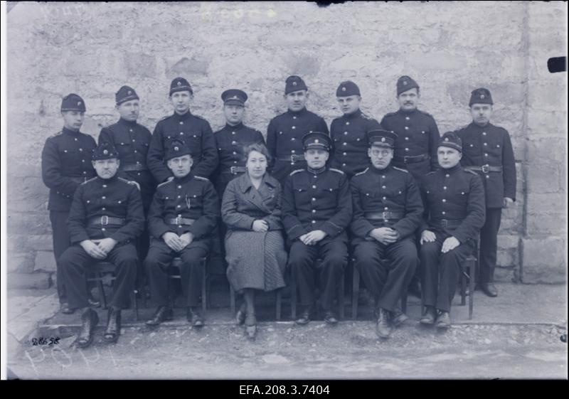 Paide vangla personal.