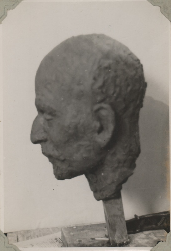Foto albumist. Salme Riig. J.Poska. 1946