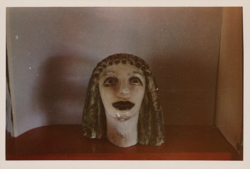 Foto albumist. Salme Riig. Naise pea. 1971