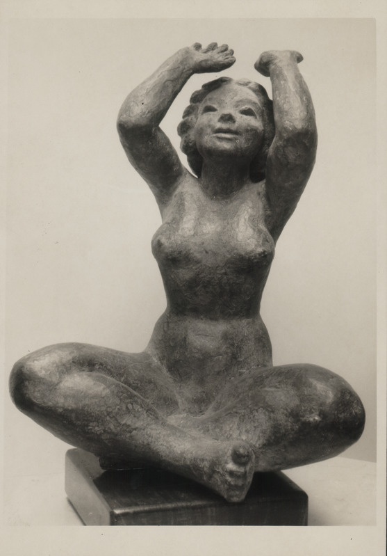 Foto albumist. Salme Riig. "Figurita II". 1956