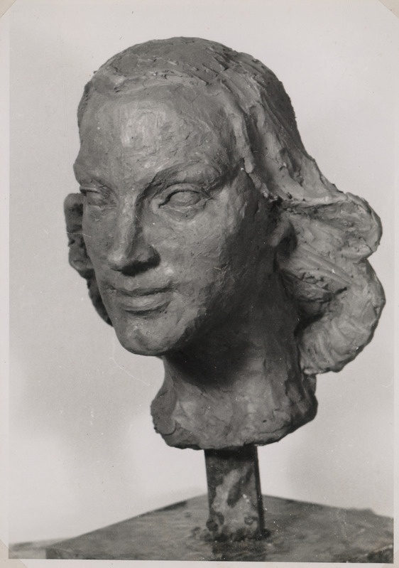 Foto albumist. Salme Riig. K.Kermandi portree. 1945