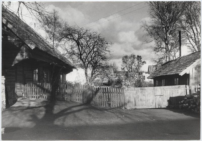 foto, Viljandi, Väike-Turu 8 tagune, Väike-Turu tn 8B?, oktoober 1983, foto E. Veliste