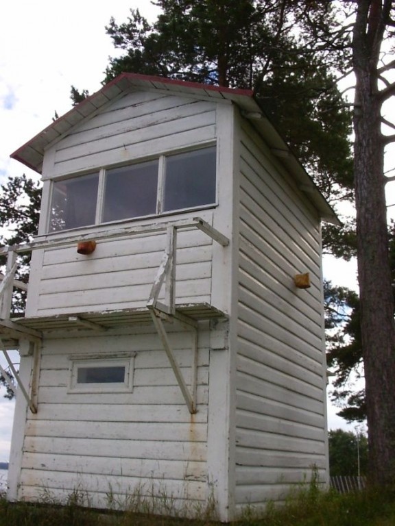 Hand fire tower