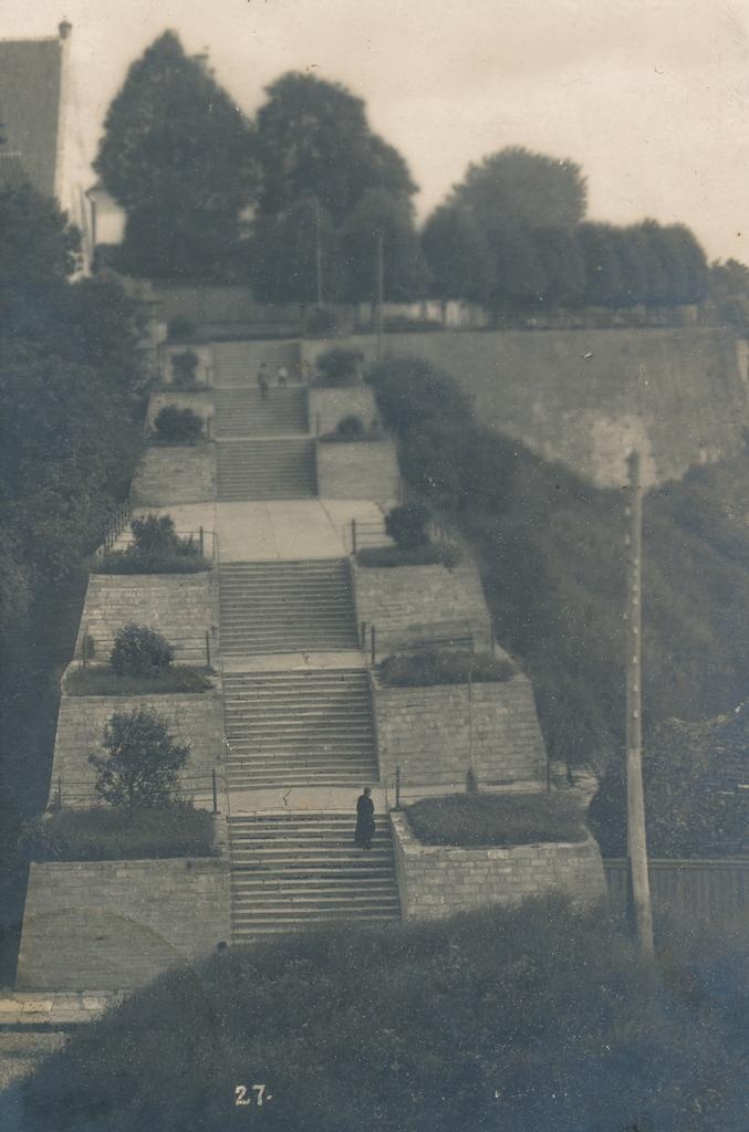 Narva, Pimeaia trepp