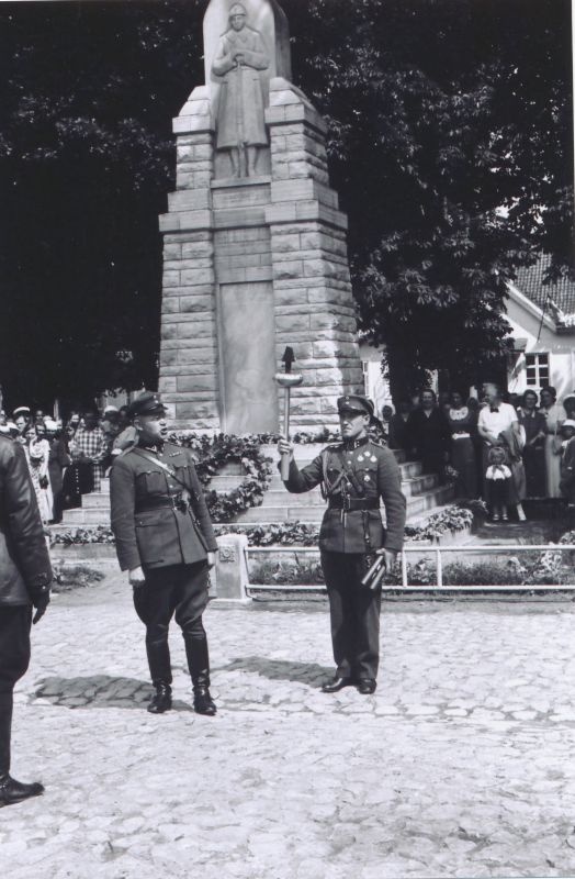 Foto. Võidupüha Haapsalus. 23. VI 1937. Koopia negatiivist. Negatiiv HMF 1742:1 Fn 160.