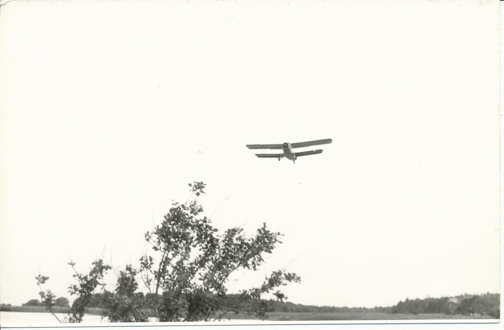 Lennuk An-2 õhku tõusmas