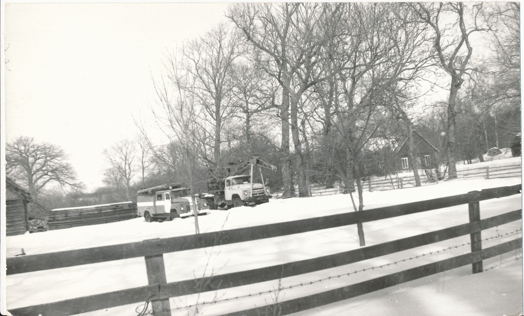 Masinad Kokase õuel