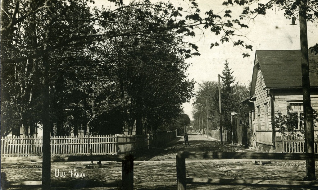 Kuressaare, Uus tänav, vaade Alle tänavalt