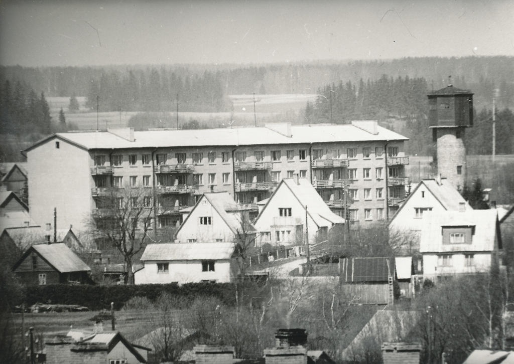 Foto.Võru. Liitva linnaosa veetorn 1975.a.