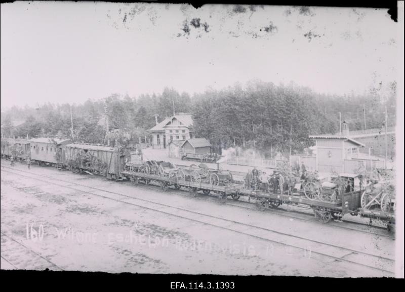 Vabadussõda. 6.Jalaväepolgu viimane, staabi ja komandode ešelon Rodenpoisi (Ropaži) raudteejaamas enne ärasõitu Pihkvamaale.