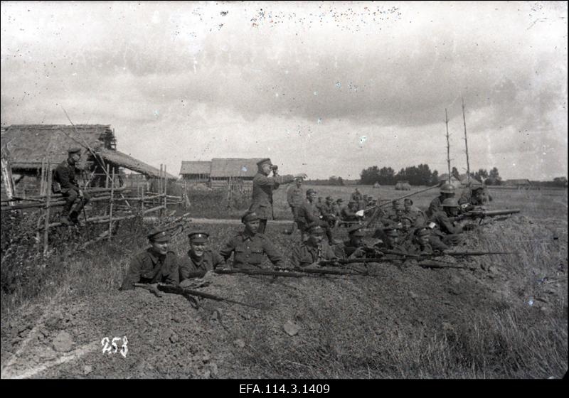 Eesti sõjaväe sõdurid maastikuharjutusel.