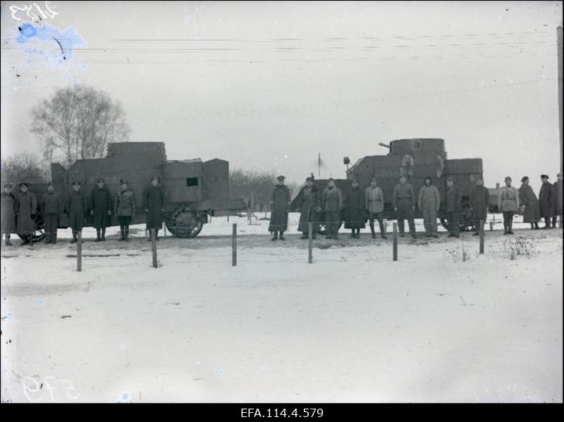 Soomusautode Kolonni soomusautod Vibunae (vasakul) ja Kalevipoeg.