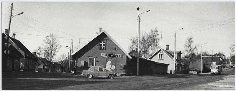 foto, Viljandi, Jakobsoni tn- Tartu tn ristmik, pood Leib-Sai (Kaika pood), u 1975