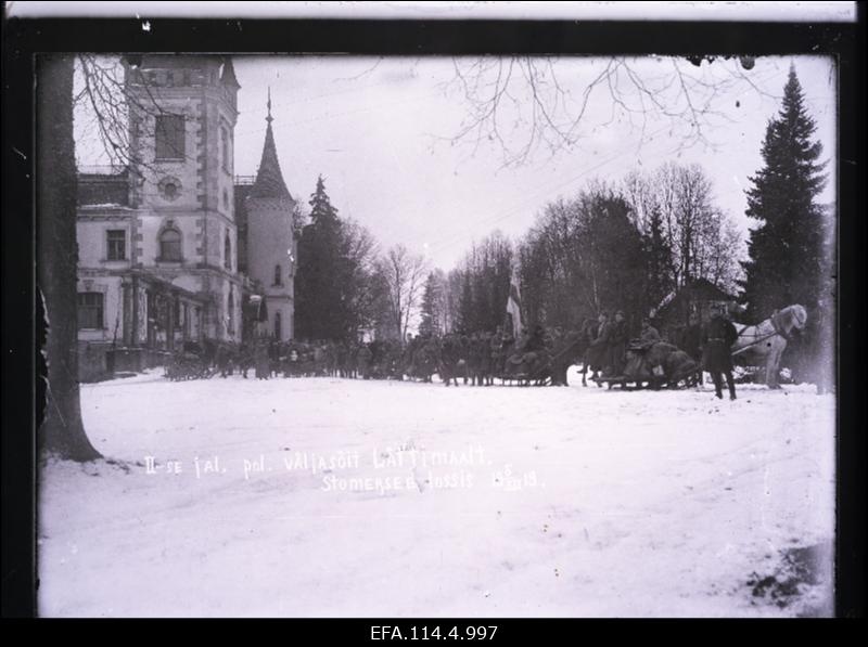 Vabadussõda. 2.Jalaväepolgu staabivoori lahkumine Stomersee (Stameriena) mõisast Valka.