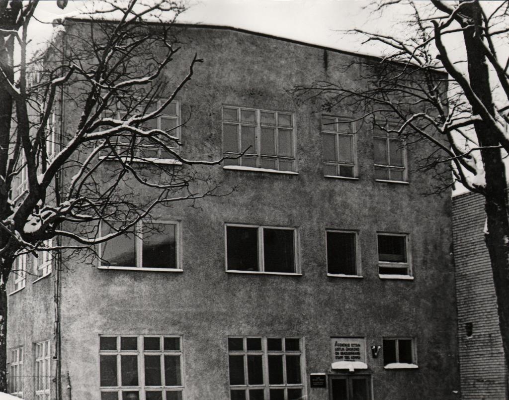 Viljandi PTK administratiivhoone sissekäik