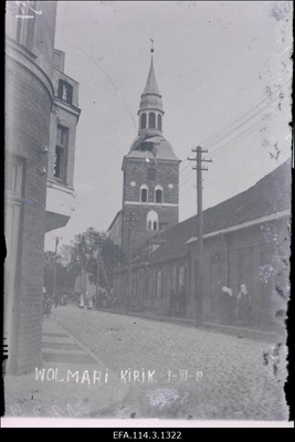 Vabadussõda. Tabamuse saanud Volmari (Valmiera) Püha Siimoni kirik.  duplicate photo