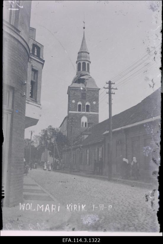 Vabadussõda. Tabamuse saanud Volmari (Valmiera) Püha Siimoni kirik.