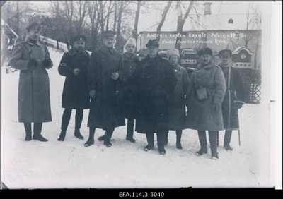 Vabadussõda. Ameerika Ühendriikide sõjaväeline esindaja Petseris.Vasakult: 1. Sõjavägede ülemjuhataja staabi käsundusohvitser kapten Eduard Villmann, 2. Kindralstaabi Valitsuse ülem polkovnik Jaan Rink, 3. Ameerika Ühendriikide sõjaväeline esindaja kapten August Krantz, 4. Soome Põhja Poegade Rügemendi ülem polkovnik Hans Kalm, 5. Välisministeeriumi sekretär Hermann Hellat, 6. tõlk, 7. 2.Jalaväepolgu ülem alampolkovnik Hans Kurvits, 8. 2.Jalaväepolgu 1.pataljoni ülem kapten Johannes Anderson.  duplicate photo