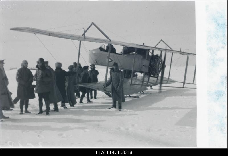 Eesti lennuk õhku tõusmas lennuväljalt.