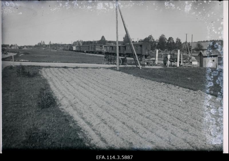 Vabadussõda. Varustusrong Ladenhofi (Lade) ja Võnnu (Cesis) vahel.