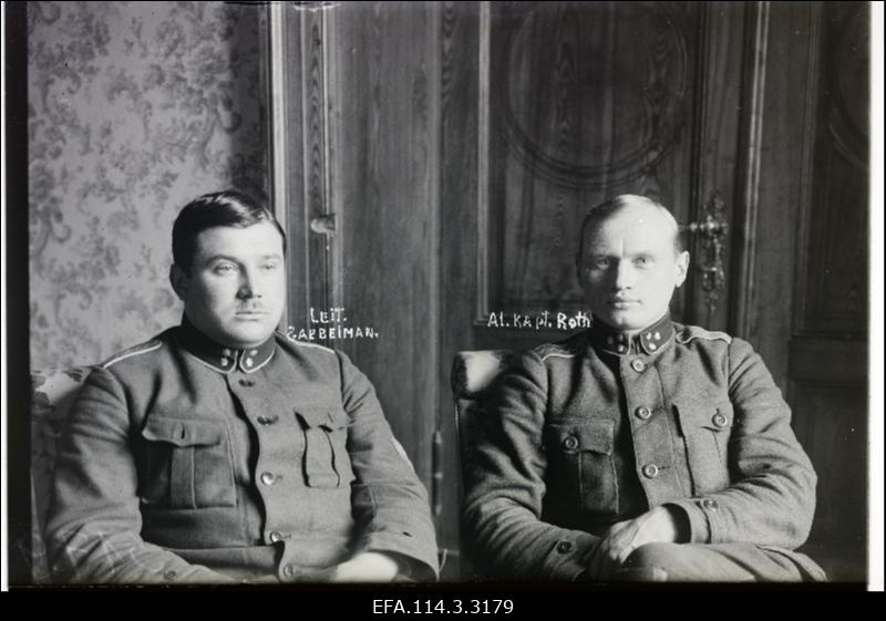 Vabadussõda. 2.Diviisi staabi sideohvitser leitnant Harry Saebelmann (Saemets)(vasakul) ja staabi sidekomando ülem alamkapten Artur Roth (Rood).