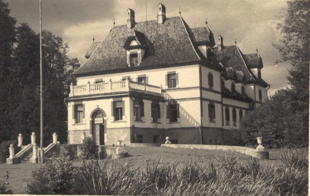 Foto. Mooste MTK hoone endises Mooste mõisa lossis.