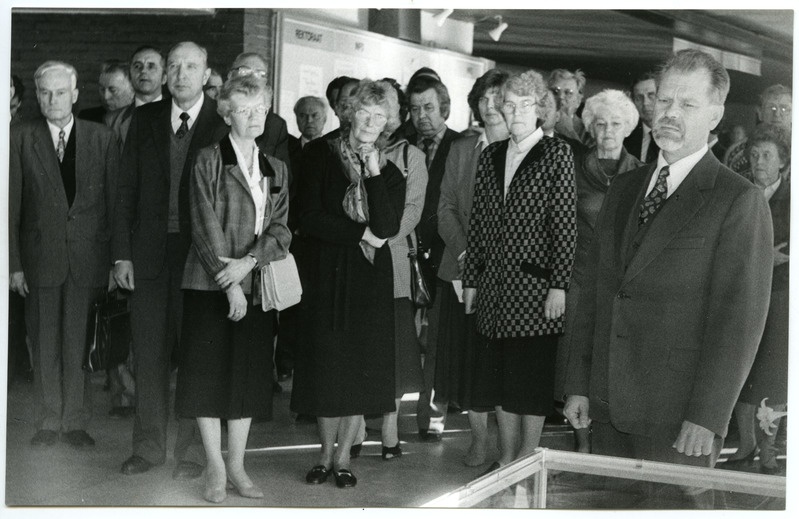 Agu Aarna isikunäituse "Agu Aarna 1915-1995" avamineTPI fuajees, kõneleb kantsler Jüri Tanner, okt. 1995.a.
