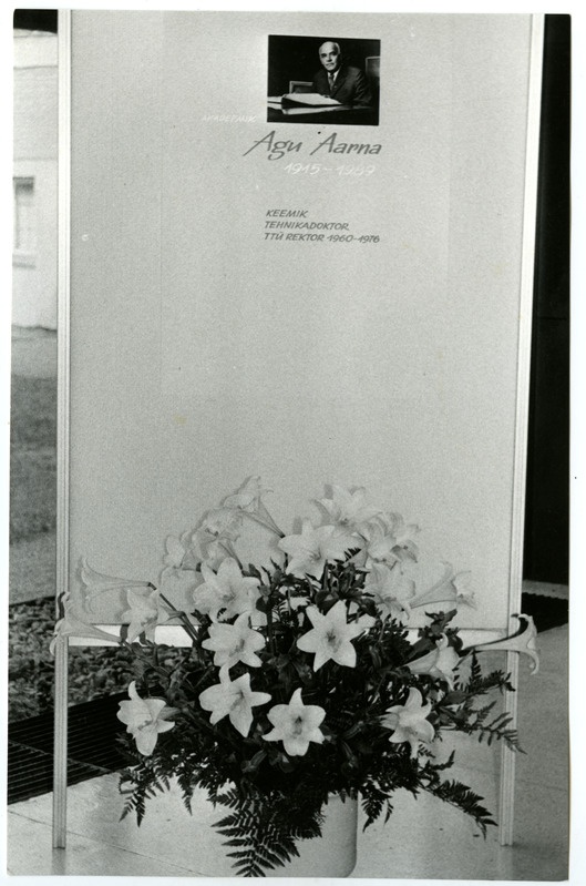 Agu Aarna isikunäituse stend, 1995.a.