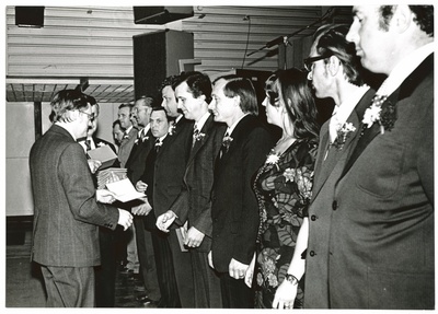 TPI õhtuse teaduskonna lõpuaktus, diplomeid kätte andmas rektor B. Tamm ja dekaan dots. H. Ross, 1983.a.  similar photo