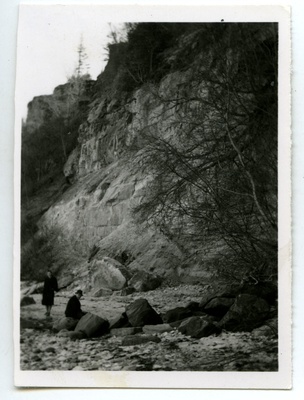 Tallinna Tehnikaülikooli mäekateedri professor Jaan Kark üliõpilastega Rannamõisas praktikal, 1938.-1940.a.  similar photo