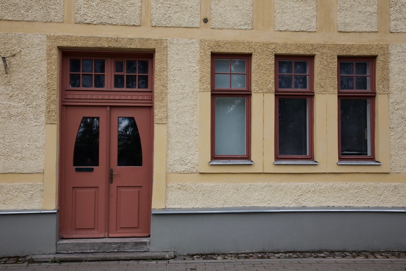 Digifoto seeriast "Tartu mustrid. Ajaloolised uksed ja aknad". 2017