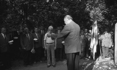 Suur laulupüha Tartus. 1989. Mälestamine Juhan Simmi haual.  similar photo