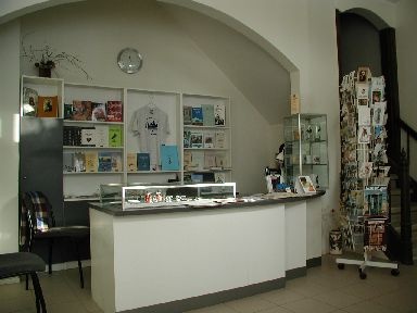 Digifoto. Viljandi muuseum, müügilett, 21.02.2005. Foto Tiia Reisner.