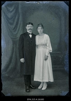 Kelvets naisega.  similar photo