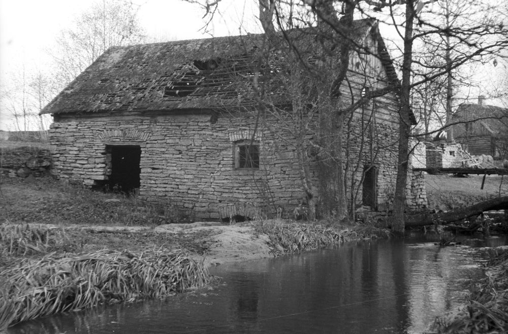 Möldri talu vesiveski Kahala külas.