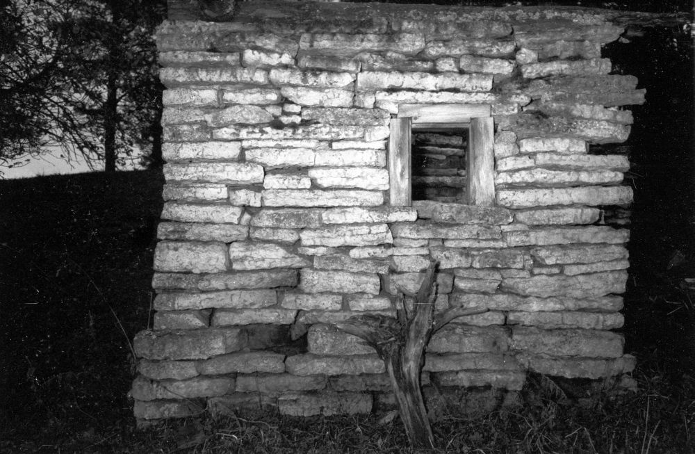 Möldri talu vesiveski Kahala külas, paekivisein.