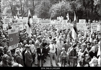 Molotov-Ribbentropi pakti aastapäeva miiting Hirvepargis.  similar photo