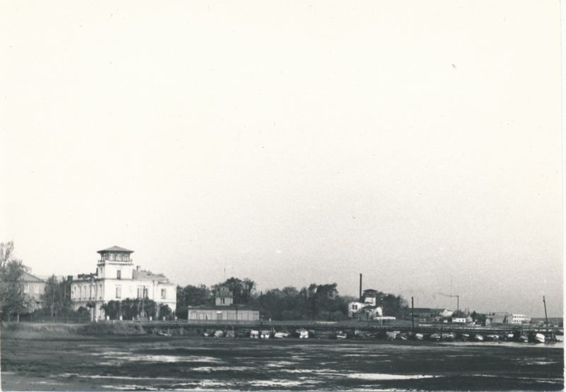 Foto. Suur mõõn Haapsalu paadisadamas. Foto V. Pärtel, 1976