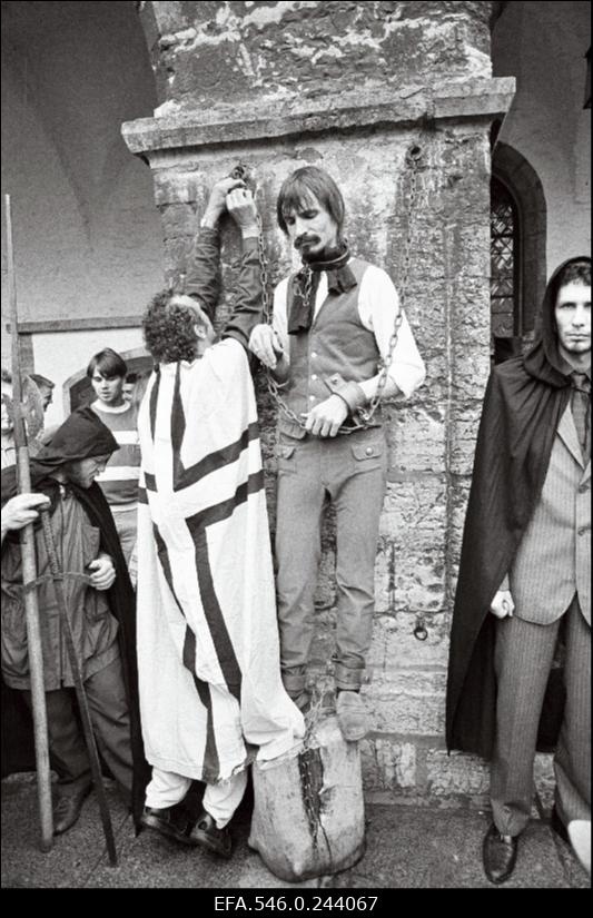 Kuningriiklaste fraktsiooni aktsioon Raekoja platsil