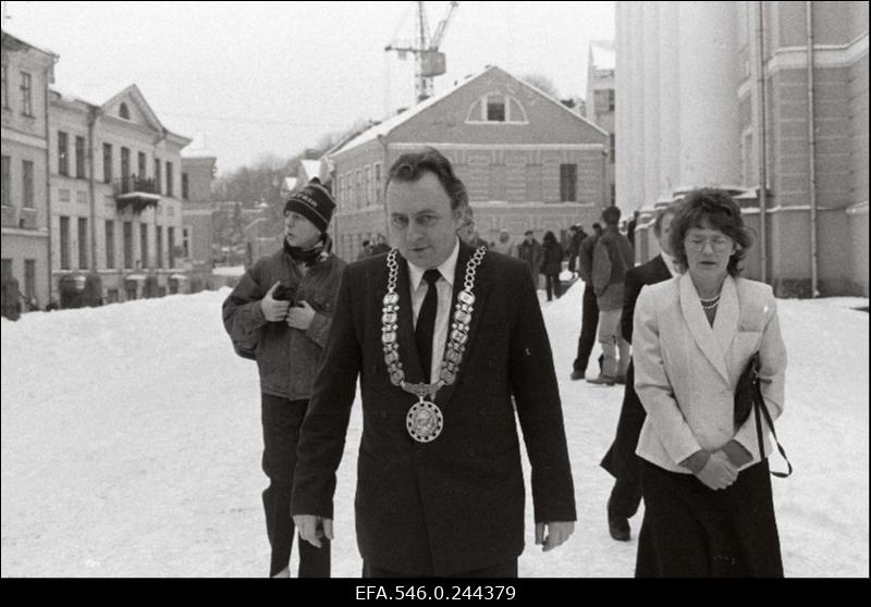 Eesti Vabariigi 75. aastapäeva tähistamine. President Lennart Meri külastab Tartu ülikooli. Ülikooli rektor Jüri Kärner.