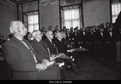 Eesti Vabariigi 75. aastapäeva tähistamine. President Lennart Meri kohtub Vabadussõja veteranidega.  duplicate photo