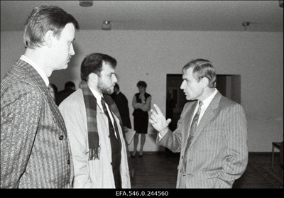 Eesti Vabariigi ja Vene Föderatsiooni riikidevahelised läbirääkimised Lohusalus. Vasakult 2. Eesti delegatsiooni juht Jüri Luik.  similar photo
