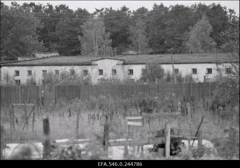 Nõukogude kaitseväele kuulunud mahajäetud lõhkainelaod Astangul.